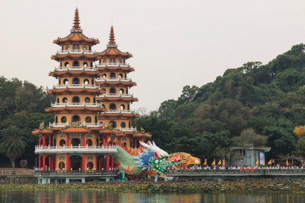 ทัวร์ไต้หวัน ทะเลสาบสุริยันจันทรา วัดเสือมังกร ขึ้นกระเช้าชมทะเลสาบสุริยันจันทรา ตลาดกลางคืนอีต๋าเช่า ฟาร์มแกะชิงจิ้ง สวนสวิส แม่น้ำอ้ายเหอ ตลาดกลางคืนเฟิงเจี่ย เมืองไถหนาน ถนนเก่าอันผิง วัดฝอกวงซาน