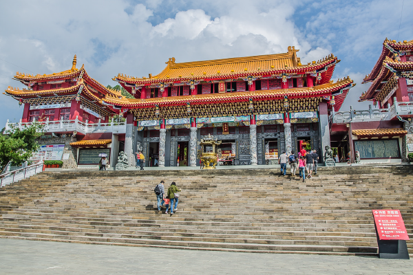 ทัวร์ไต้หวัน ทะเลสาบสุริยันจันทรา วัดเสือมังกร ขึ้นกระเช้าชมทะเลสาบสุริยันจันทรา ตลาดกลางคืนอีต๋าเช่า ฟาร์มแกะชิงจิ้ง สวนสวิส แม่น้ำอ้ายเหอ ตลาดกลางคืนเฟิงเจี่ย เมืองไถหนาน ถนนเก่าอันผิง วัดฝอกวงซาน